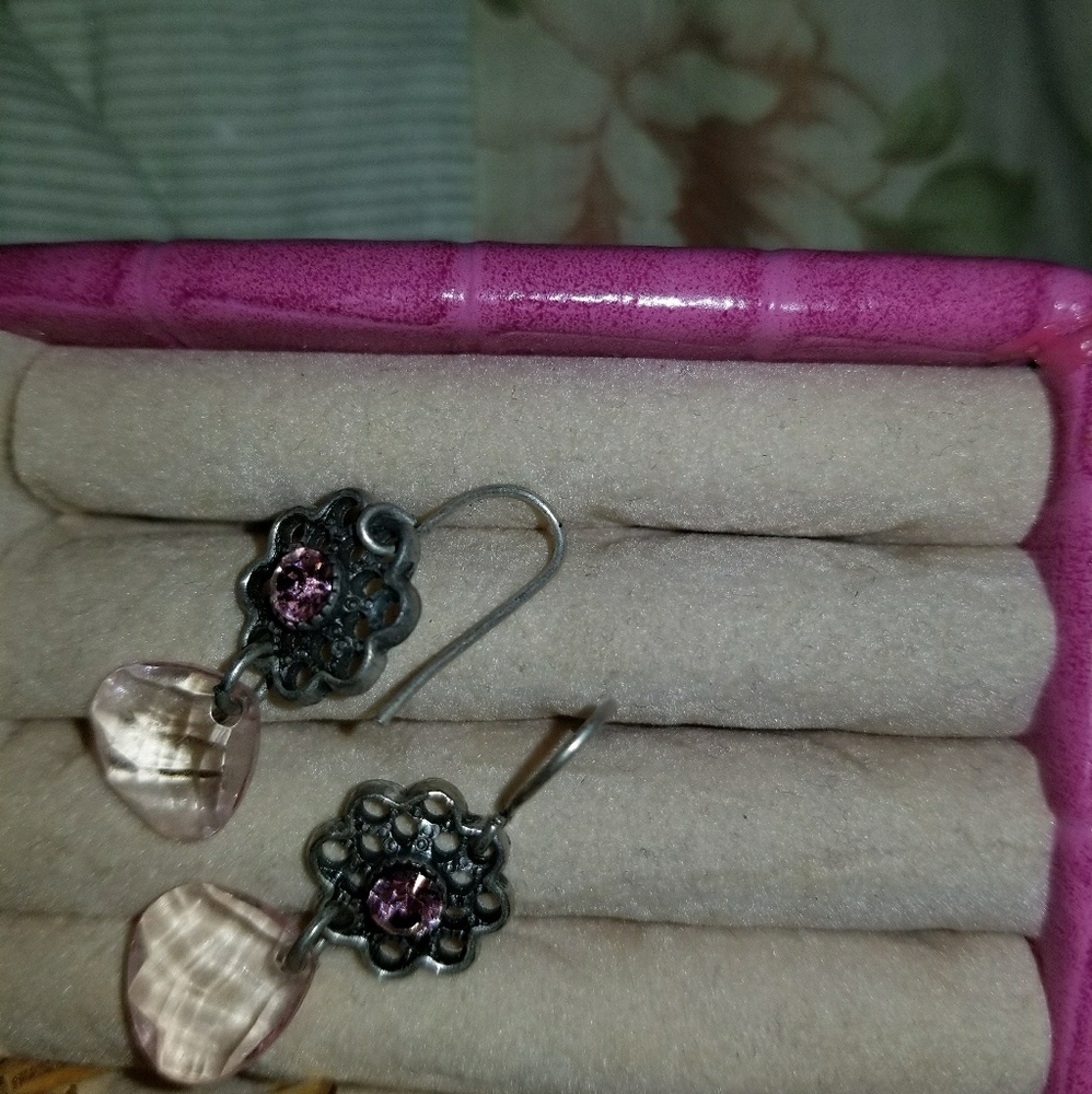 Dangle earrings w pink crystal stone